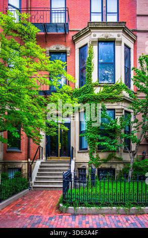 Massachusetts, USA, 9 giugno 2025, veduta di un edificio in Marlborough Street nel quartiere Back Bay, Boston Foto Stock