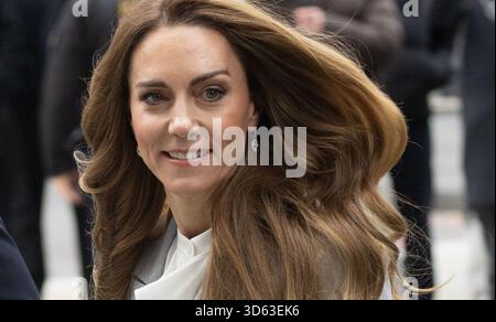 18 novembre 2025, Londra, Inghilterra, Regno Unito: I principi del Galles CATHERINE arriva alla Salesforce Tower di Londra per partecipare al summit per incoraggiare i leader aziendali a investire nella prima infanzia. (Credit Image: © Tayfun Salci/ZUMA Press Wire) SOLO PER USO EDITORIALE! Non per USO commerciale! Foto Stock