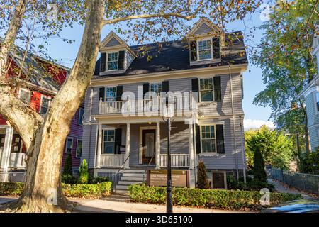 Brookline, Massachusetts, US-26 ottobre 2025: Esterno del luogo di nascita del presidente John F. Kennedy in questo sobborgo di Boston che è un sito storico nazionale. Foto Stock