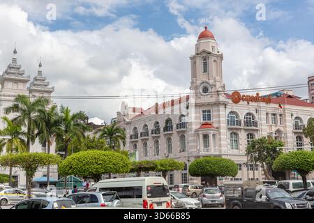 Yangon, Myanmar. 6 novembre 2025. Ex Rowe e Co Edificio di grandi magazzini. Foto Stock