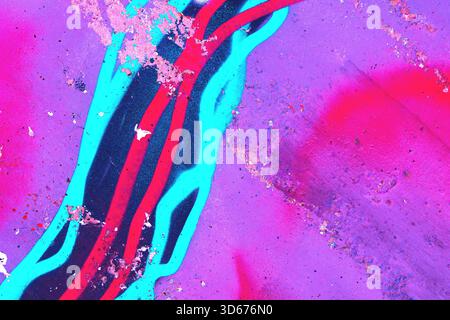 Spruzzo di vernice vibrante con blu neon, rosso, viola per estetico Graffiti anni '80 Foto Stock
