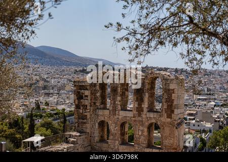 Rovine dell'Odeon di Erode Attico nell'Acropoli ateniese Foto Stock