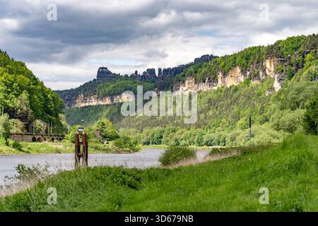 Elba e paesaggio vicino a Schmilka, Bad Schandau, Sassonia, Germania, Europa Foto Stock