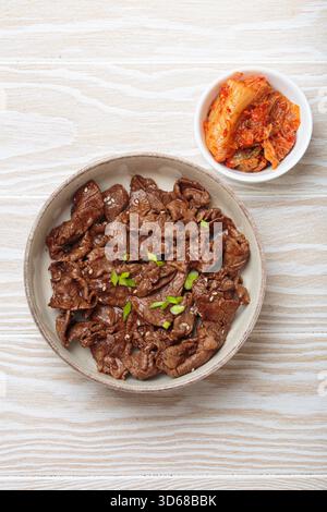 Bulgogi - manzo fritto dalla Corea con kimchi Foto Stock