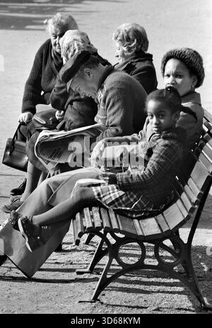 1975, Parigi, Rive guidava, gente. Foto Stock