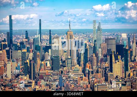 Vista del famoso skyline di New York City. La più grande città degli Stati Uniti d'America Foto Stock