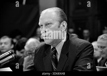 WASHINTON DC, USA - 17 ottobre 1974 - il presidente degli Stati Uniti Gerald Ford appare all'audizione della sottocommissione giudiziaria della camera per il perdono dell'ex presidente Richard Nixon, Washington, D.C. USA. Il presidente Nixon è stato incriminato per l'affare Watergate - foto: Geopix/Thomas J o'Halloran Foto Stock