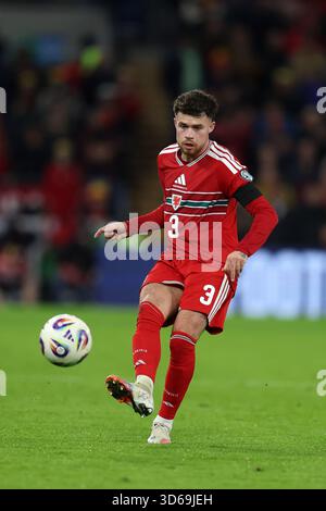 Cardiff, Regno Unito. 18 novembre 2025. Neco Williams del Galles in azione. Galles contro Macedonia del Nord, partita del gruppo J di qualificazione della Coppa del mondo FIFA allo stadio cittadino di Cardiff, Galles del Sud, martedì 18 novembre 2025. Solo per uso editoriale. foto di Andrew Orchard/Andrew Orchard fotografia sportiva/Alamy Live News Credit: Andrew Orchard fotografia sportiva/Alamy Live News Foto Stock