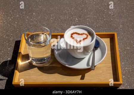 È ora di un caffè cappuccino Foto Stock