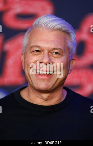 Anteprima - Song Sung Blue - Markus Kavka bei der Europapremiere zu dem Kinofilm Song Sung Blue im Zoo Palast AM 19.11.2025 a Berlino. *** Premiere Song Sung Blue Markus Kavka alla prima europea del film Song Sung Blue allo Zoo Palast il 19 11 2025 a Berlino Copyright: XEventpressxKochanx Foto Stock