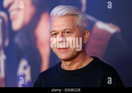 Anteprima - Song Sung Blue - Markus Kavka bei der Europapremiere zu dem Kinofilm Song Sung Blue im Zoo Palast AM 19.11.2025 a Berlino. *** Premiere Song Sung Blue Markus Kavka alla prima europea del film Song Sung Blue allo Zoo Palast il 19 11 2025 a Berlino Copyright: XEventpressxKochanx Foto Stock