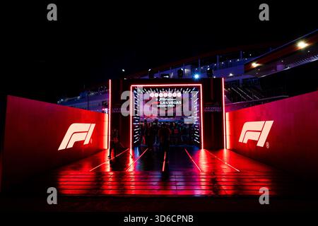 Ingresso illustrativo Paddock durante il Gran Premio di Formula 1 di Las Vegas 2025, 22° round del Campionato del mondo di Formula 1 2025 FIA dal 21 al 23 novembre 2025 sul Las Vegas Strip Circuit, a Paradise, Nevada, Stati Uniti d'America Foto Stock