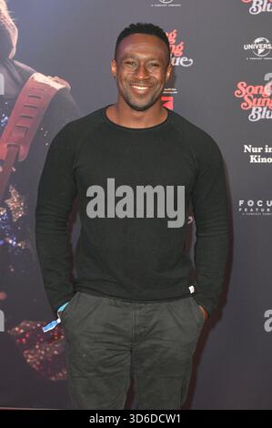 Jerry Kwarteng bei der Europapremiere des Kinofilms 'Song Sung Blue' im Zoo Palast. Berlino, 19.11.2025 Foto Stock