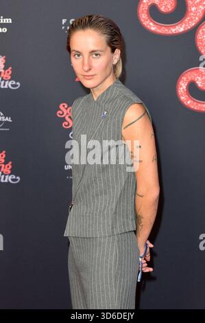 Alexa Grassmann bei der Europapremiere des Kinofilms Song Sung Blue im Zoo Palast. Berlino, 19.11.2025 *** Alexa Grassmann alla prima europea del film Song Sung Blue allo Zoo Palast Berlin, 19 11 2025 foto:XM.xBehrensx/xFuturexImagex Blue 5124 Foto Stock