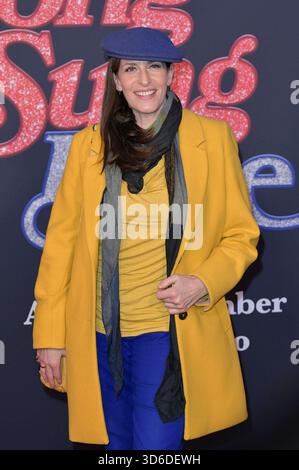 Ulrike Frank bei der Europapremiere des Kinofilms Song Sung Blue im Zoo Palast. Berlino, 19.11.2025 *** Ulrike Frank alla prima europea del film Song Sung Blue allo Zoo Palast Berlin, 19 11 2025 foto:XM.xBehrensx/xFuturexImagex Blue 5142 Foto Stock