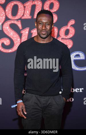 abb- Jerry Kwarteng zu Gast auf dem roten Teppich bei der Europapremiere des Kino Films Song Sung Blue im Zoo Palast Berlin AM 19.11.2025 a Berlino Germania *** abb Jerry Kwarteng come ospite sul Red carpet alla prima europea del film Song Sung Blue allo Zoo Palast Berlin il 19 11 2025 a Berlino Berlino Germania Foto Stock