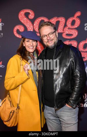 abb- Ulrike Frank und Marc Schubring zu Gast auf dem roten Teppich bei der Europapremiere des Kino Films Song Sung Blue im Zoo Palast Berlin AM 19.11.2025 a Berlino Germania *** abb Ulrike Frank e Marc Schubring come ospiti sul Red carpet alla prima europea del film Song Sung Blue allo Zoo Palast Berlin il 19 11 2025 a Berlino Berlino Germania Foto Stock