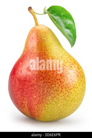 Pera gialla matura con lato rosso e foglia di pera isolata su sfondo bianco. Il file contiene il percorso di ritaglio. Foto Stock