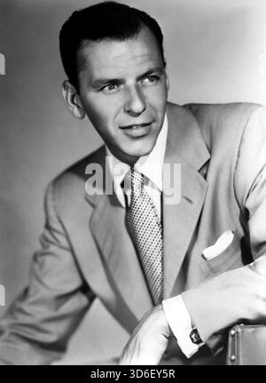 Ritratto di Frank Sinatra nel 1951 - foto pubblicitaria della Universal Pictures per promuovere il prossimo film Meet Danny Wilson, che è stato presentato in anteprima nell'aprile 1952 Foto Stock