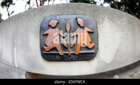 Hermann-Gmeiner-Park, Gründer von SOS Kinderdorf, Parco a Wien, Österreich // Hermann Gmeiner Park, fondatore del SOS Children's Village, parco a Vienna, Austria - 20251118 PD18483 credito: APA-PictureDesk/Alamy Live News Foto Stock