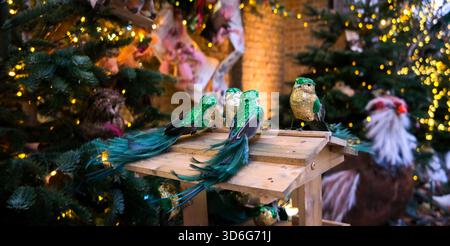 Duke of York Square, Londra, Regno Unito. 20 novembre 2025. Decorazioni natalizie per i 12 giorni di Natale a Duke of York Square, Londra. Crediti: Matthew Chattle/Alamy Live News Foto Stock