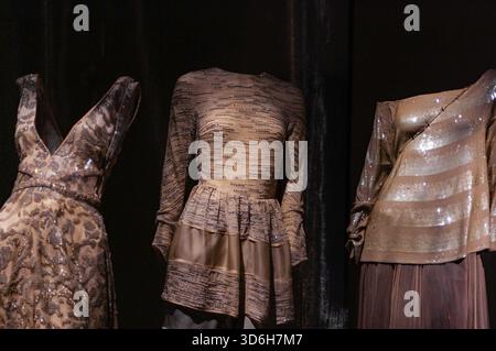 Italia, Milano - 01 dicembre 2019: Armani Silos, lo spazio fashion art di Milano dedicato allo stile Armani. Spazio espositivo permanente ideato da G Foto Stock