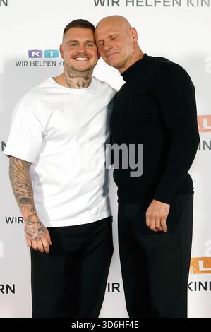 Nico Legat und Thorsten Legat beim 30. RTL-Spendenmarathon 2025 m Studio 8 der EMG Studios. Hürth, 20.11.2025 *** Nico Legat e Thorsten Legat alla 30 RTL Spendenmarathon 2025 nello Studio 8 agli EMG Studios Hürth, 20 11 2025 foto:XR.xStoffelsx/xFuturexImagex spendenmarathon 5308 Foto Stock