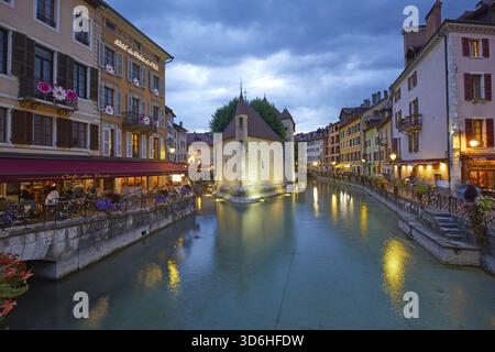 Chateau d'Annecy al tramonto, Annecy, Francia Foto Stock