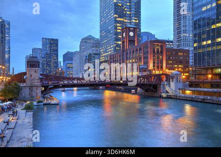 Reid edificio Murdoch e Clark Street Ponte sul Fiume di Chicago, Chicago, Illinois, Stati Uniti Foto Stock