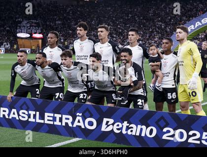 São Paolo, Brasile. 20 novembre 2025. Calcio - Campionato brasiliano 2025 - Corinthians vs. São Paulo - Stadio Allianz Parque. I giocatori di Corinthians posano per una foto di gruppo prima della partita. Crediti: Vilmar Bannach/Alamy Live News Foto Stock