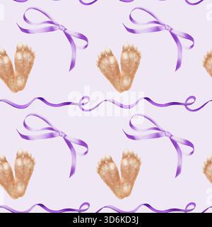 Giornata mondiale della prematurità in modello senza cuciture di nastri viola con archi e piedi prematuri per neonati. Motivo acquerello per campagne mediche, beneficenza Foto Stock