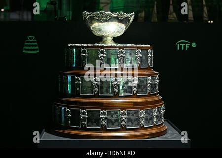 La Coppa Davis durante la semifinale di Coppa Davis tra Matteo Berrettini dell'Italia e Raphael Collignon del Belgio alla Supertennis Arena - BolognaFiere il 21 novembre 2025 a Bologna Foto Stock