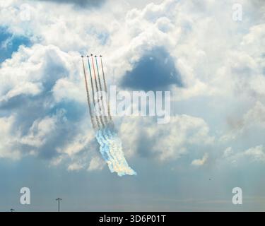 Sola, Norvegia - 16 giugno 2024: Gruppo di aerei a reazione che eseguono un'esibizione Foto Stock