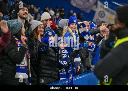 Londra, Regno Unito. 20 novembre 2025. Tifosi del Chelsea durante la partita di UEFA Women's Champions League tra Chelsea FC e FC Barcelona allo Stamford Bridge il 20 novembre 2025 a Londra, Inghilterra. Credito: SPP Sport Press Photo. /Alamy Live News Foto Stock