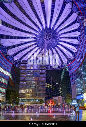 Festival delle luci Panorama Sony Center Berlino Germania Foto Stock
