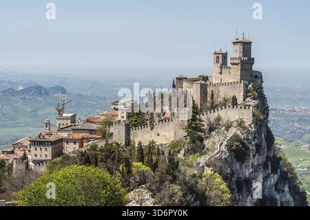 La fortezza Guaita o prima Torre è la torre più antica e famosa del Monte Titano, San Marino Foto Stock
