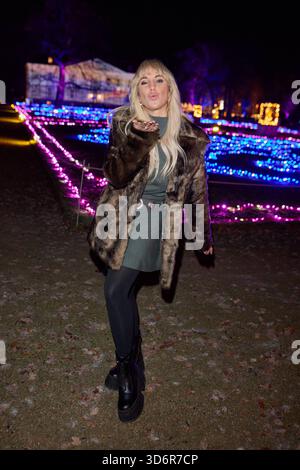 Annemarie Eilfeld - Eröffnung von Weihnachten im Tierpark Friedrichsfelde 2025 am 21.11.2025 a Berlino. Weihnachten im Tierpark Friedrichsfelde *** Annemarie Eilfeld inaugurazione del Natale al Tierpark Friedrichsfelde 2025 il 21 11 2025 a Berlino Natale al Tierpark Friedrichsfelde Foto Stock