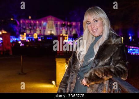 Annemarie Eilfeld - Eröffnung von Weihnachten im Tierpark Friedrichsfelde 2025 am 21.11.2025 a Berlino. Weihnachten im Tierpark Friedrichsfelde *** Annemarie Eilfeld inaugurazione del Natale al Tierpark Friedrichsfelde 2025 il 21 11 2025 a Berlino Natale al Tierpark Friedrichsfelde Foto Stock