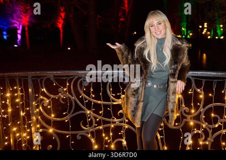 Annemarie Eilfeld - Eröffnung von Weihnachten im Tierpark Friedrichsfelde 2025 am 21.11.2025 a Berlino. Weihnachten im Tierpark Friedrichsfelde *** Annemarie Eilfeld inaugurazione del Natale al Tierpark Friedrichsfelde 2025 il 21 11 2025 a Berlino Natale al Tierpark Friedrichsfelde Foto Stock