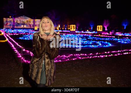 Annemarie Eilfeld - Eröffnung von Weihnachten im Tierpark Friedrichsfelde 2025 am 21.11.2025 a Berlino. Weihnachten im Tierpark Friedrichsfelde *** Annemarie Eilfeld inaugurazione del Natale al Tierpark Friedrichsfelde 2025 il 21 11 2025 a Berlino Natale al Tierpark Friedrichsfelde Foto Stock
