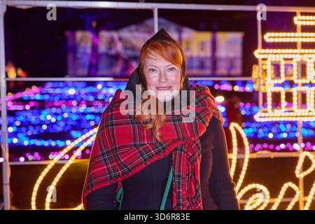 Enie van de Meikokjes - Eröffnung von Weihnachten im Tierpark Friedrichsfelde 2025 am 21.11.2025 in Berlin. Weihnachten im Tierpark Friedrichsfelde *** Enie van de Meikokjes inaugurazione di Natale al Tierpark Friedrichsfelde 2025 il 21 11 2025 a Berlino Natale al Tierpark Friedrichsfelde Foto Stock