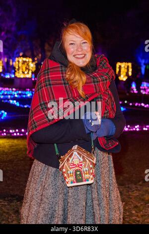 Enie van de Meikokjes - Eröffnung von Weihnachten im Tierpark Friedrichsfelde 2025 am 21.11.2025 in Berlin. Weihnachten im Tierpark Friedrichsfelde *** Enie van de Meikokjes inaugurazione di Natale al Tierpark Friedrichsfelde 2025 il 21 11 2025 a Berlino Natale al Tierpark Friedrichsfelde Foto Stock