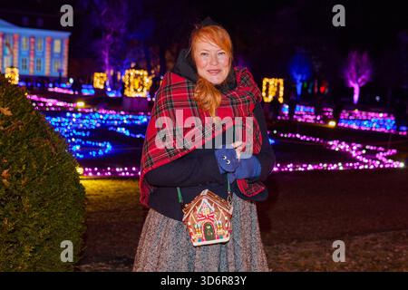 Enie van de Meikokjes - Eröffnung von Weihnachten im Tierpark Friedrichsfelde 2025 am 21.11.2025 in Berlin. Weihnachten im Tierpark Friedrichsfelde *** Enie van de Meikokjes inaugurazione di Natale al Tierpark Friedrichsfelde 2025 il 21 11 2025 a Berlino Natale al Tierpark Friedrichsfelde Foto Stock