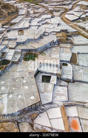 Vista aerea della Valle dell'Anana con antiche terrazze saline, Paesi Baschi, Spagna Foto Stock