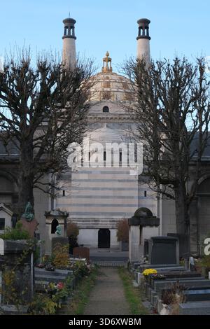 Il Crematorium e l'edificio del columbarium nel cimitero di Père Lachaise Parigi Francia Foto Stock