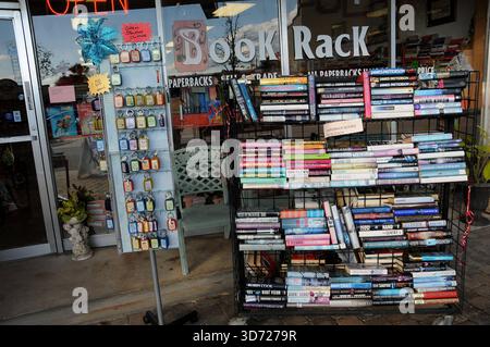 OCOEE/ORLANDO / FLORIDA / STATI UNITI - 1 DICEMBRE 2017.  Negozio di scaffali per libri e periodo natalizio nel villaggio americano. Foto.Francis Dean/Dean Pictures Foto Stock