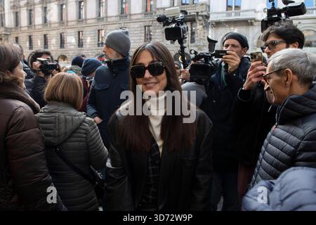 Milano, Italia. 23 novembre 2025. Nella foto Ambra Angiolini Milano - Italia - Cronaca domenica, 23 novembre, 2025 (foto di Marco Ottico/Lapresse) Cappella del riposo Ornella Vanoni Milano - Italia - News domenica, 23 novembre, 2025 (foto di Marco Ottico/Lapresse) crediti: LaPresse/Alamy Live News Foto Stock