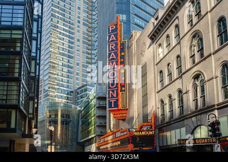 Boston, ma, US-15 novembre 2025: Veduta dei teatri di Washington Street nel quartiere del centro. Foto Stock