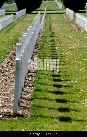 Pres de Verdun l'ossuarie de Douaumont abrite les restes des soldats morts sans Identification entre février et decembre 1916. Le cimitiere compte 150 Foto Stock