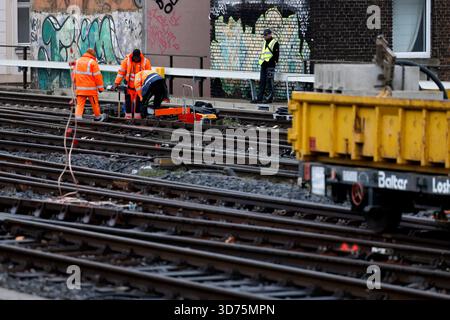 Impressione della stazione centrale di Colonia: Lavori sui binari della stazione HBF di Colonia. Dal 14 al 24 novembre 2025 la stazione centrale di Colonia sarà chiusa a causa di lavori di costruzione. I treni regionali e a lunga percorrenza saranno deviati via Cologn Foto Stock
